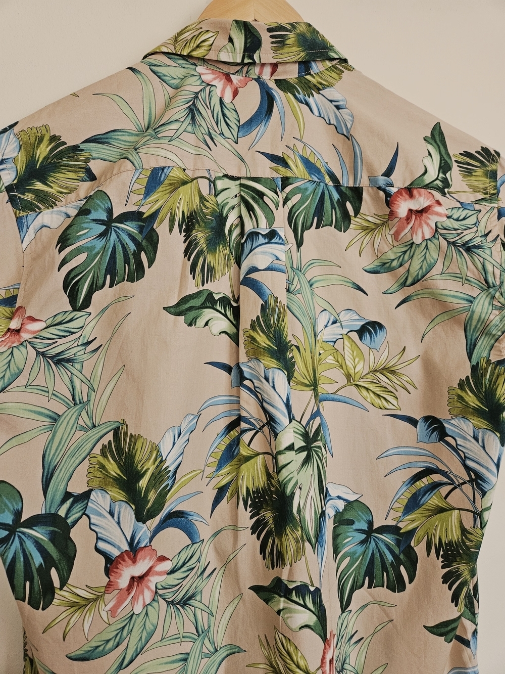 Cooke Street Men’s Tan Tropical Floral Button-Down Shirt - Picture 8 of 14